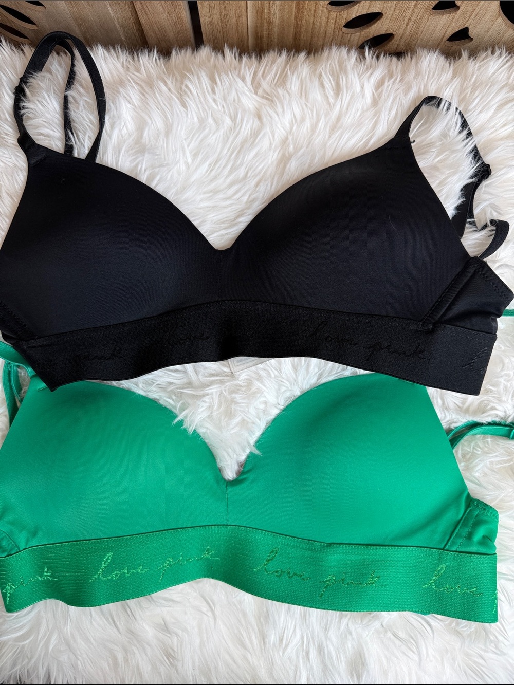 2 PINK Victoria's Secret Smooth T-Shirt Bras in Emerald Green & Black